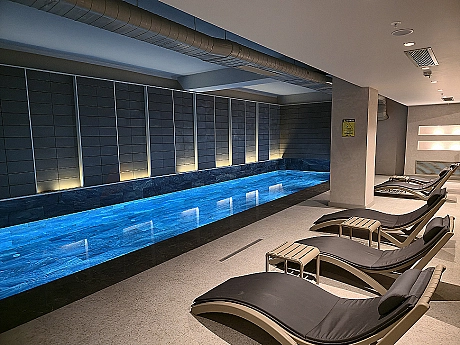 Bright and modern indoor swimming pool.