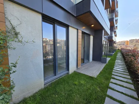 1+1 Apartment with Large Terrace and 5-Star Amenities