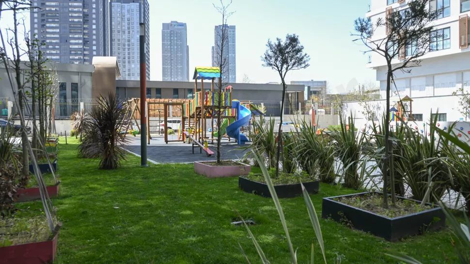 Modern Başakşehir Apartment: New Building with Indoor Pool & Parking