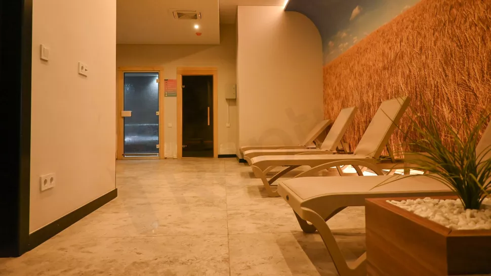 Modern Başakşehir Apartment: New Building with Indoor Pool & Parking