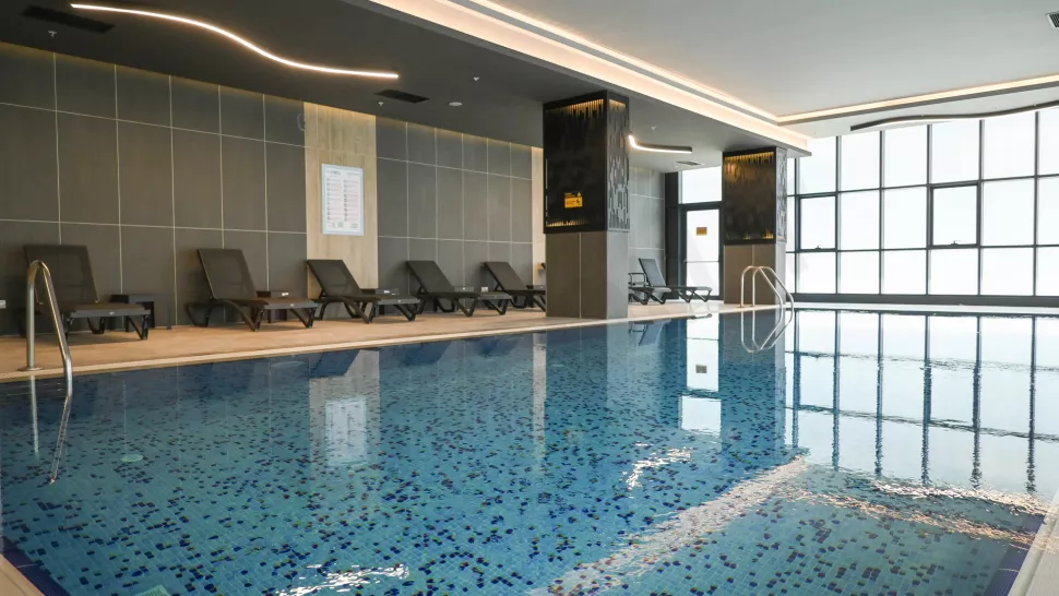 Modern Başakşehir Apartment: New Building with Indoor Pool & Parking