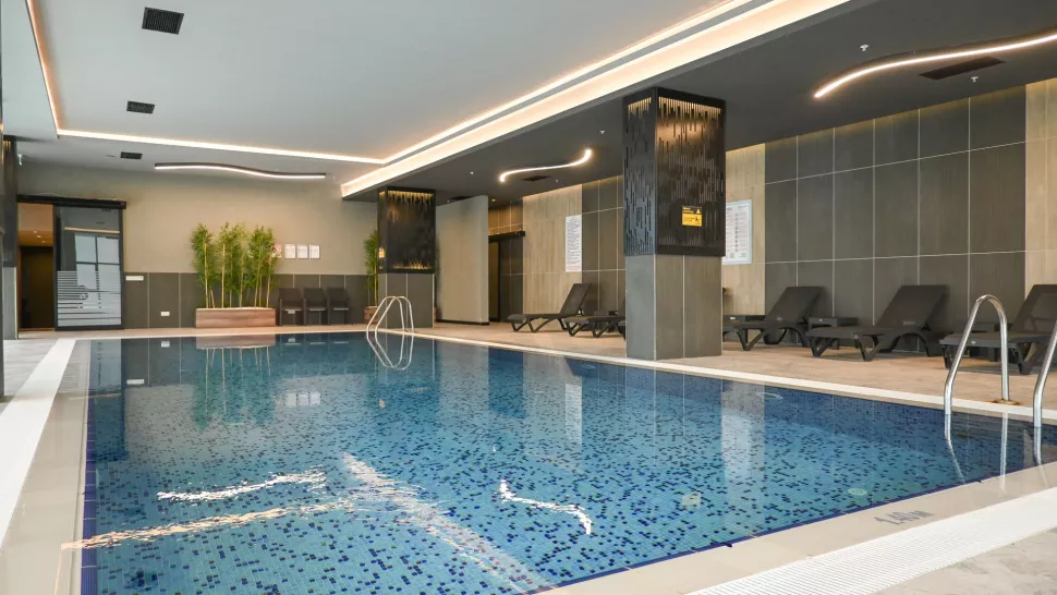 Modern Başakşehir Apartment: New Building with Indoor Pool & Parking