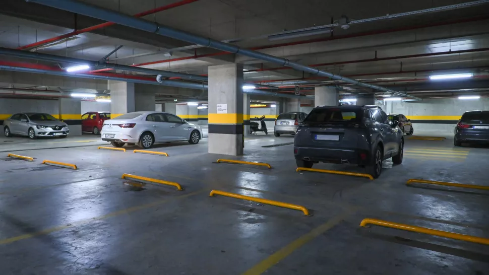 Modern Başakşehir Apartment: New Building with Indoor Pool & Parking