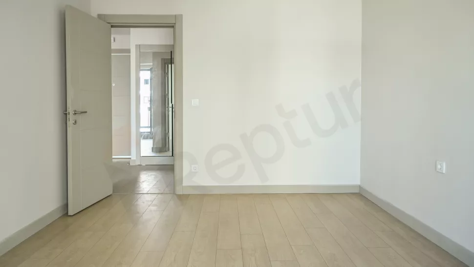 Modern Başakşehir Apartment: New Building with Indoor Pool & Parking