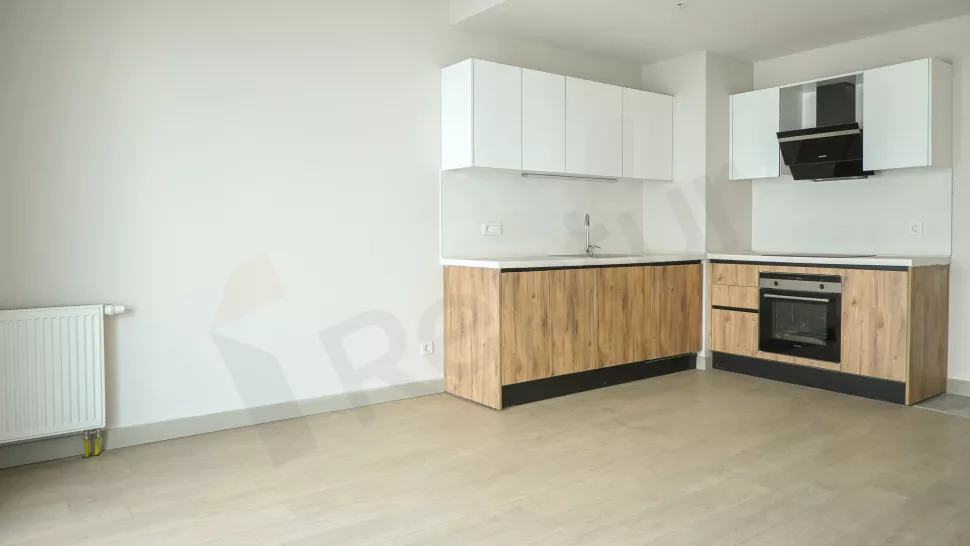 Modern Başakşehir Apartment: New Building with Indoor Pool & Parking