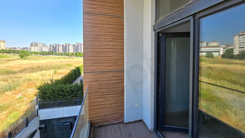 General view of a modern, wide, and spacious balcony.