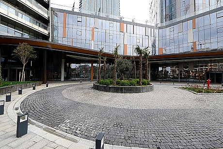 Spacious and well-maintained garden of a luxury apartment in Sarıyer.