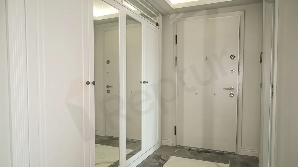 Spacious Esenyurt Apartment with Indoor Pool & Interest-Free Plan