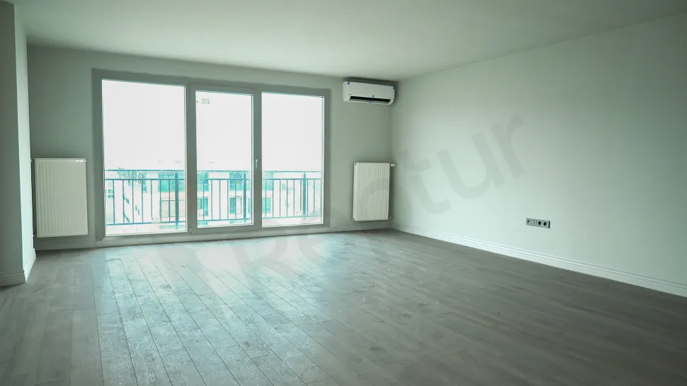 Spacious Esenyurt Apartment with Indoor Pool & Interest-Free Plan