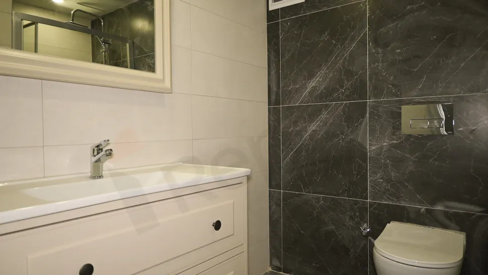 Spacious Esenyurt Apartment with Indoor Pool & Interest-Free Plan
