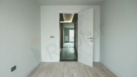 Spacious Esenyurt Apartment with Indoor Pool & Interest-Free Plan