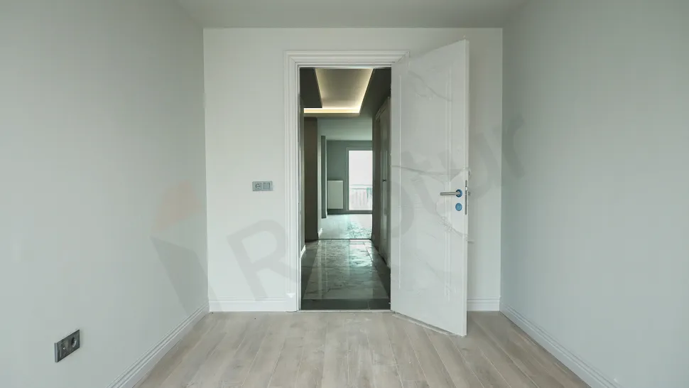 Spacious Esenyurt Apartment with Indoor Pool & Interest-Free Plan