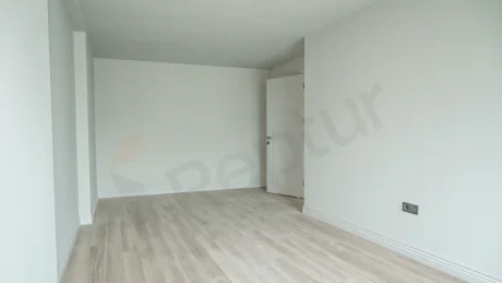 Spacious Esenyurt Apartment with Indoor Pool & Interest-Free Plan