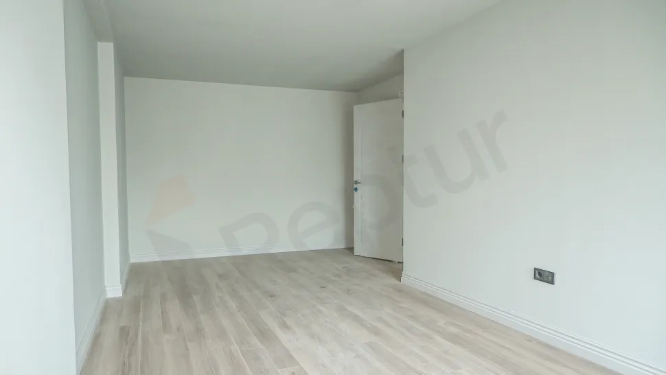 Spacious Esenyurt Apartment with Indoor Pool & Interest-Free Plan