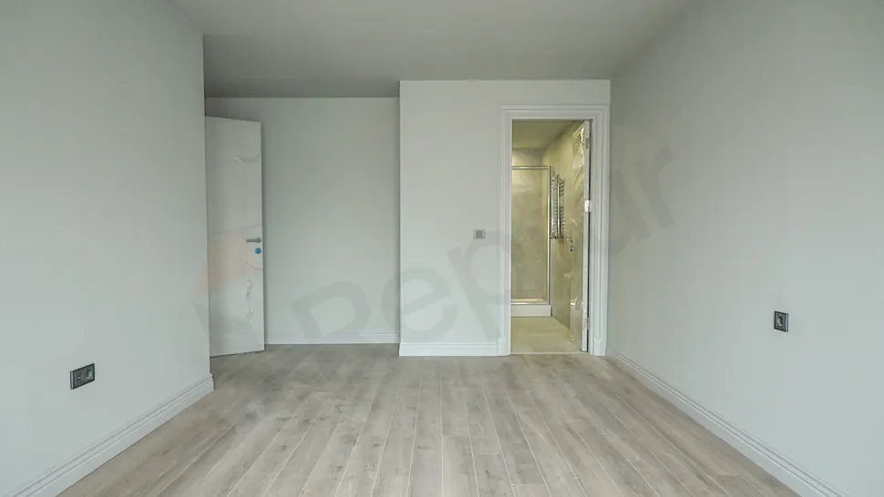 Spacious Esenyurt Apartment with Indoor Pool & Interest-Free Plan