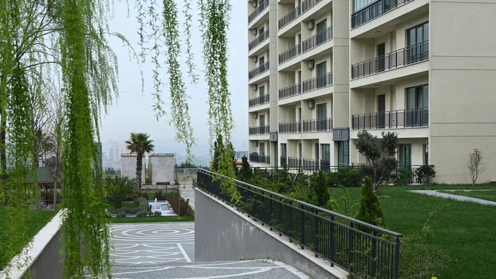 Spacious Esenyurt Apartment with Indoor Pool & Interest-Free Plan