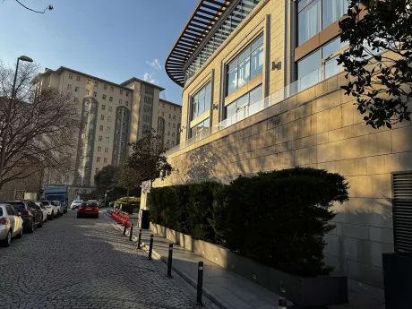 Accessible Urban Core: Furnished 2+1 in Besiktas Center