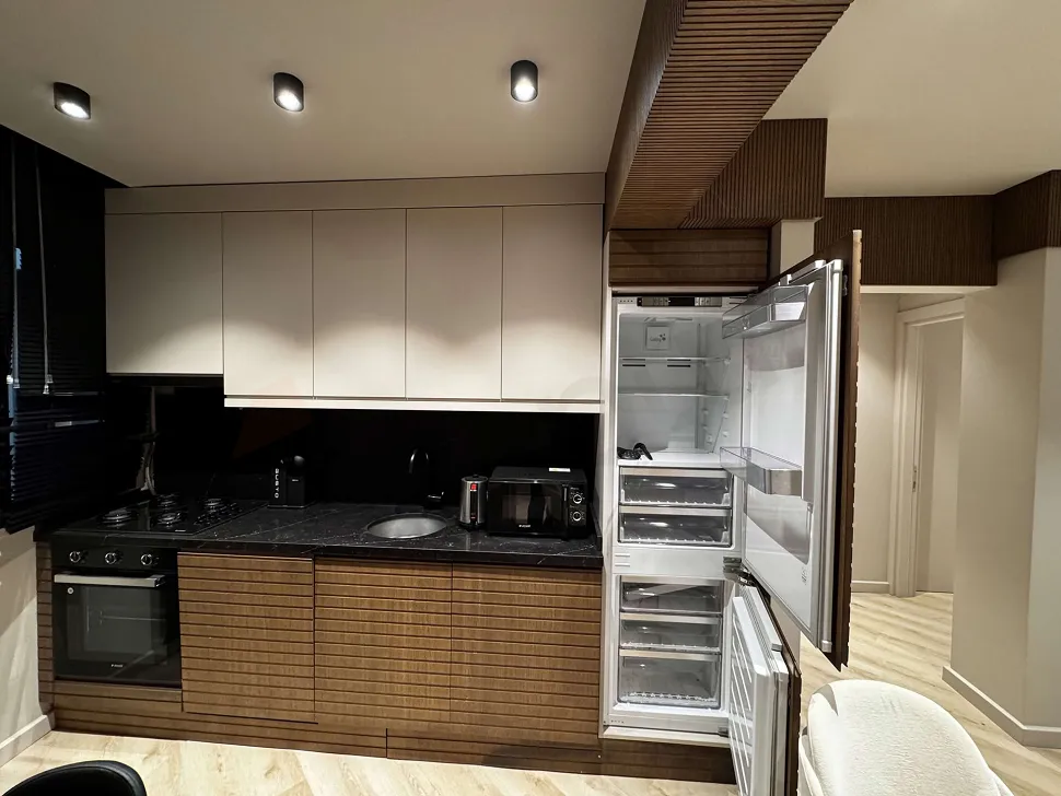 Accessible Urban Core: Furnished 2+1 in Besiktas Center