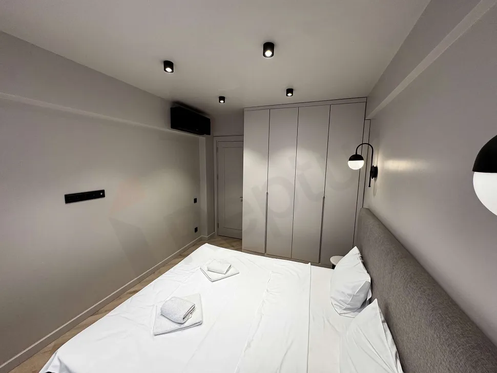 Accessible Urban Core: Furnished 2+1 in Besiktas Center