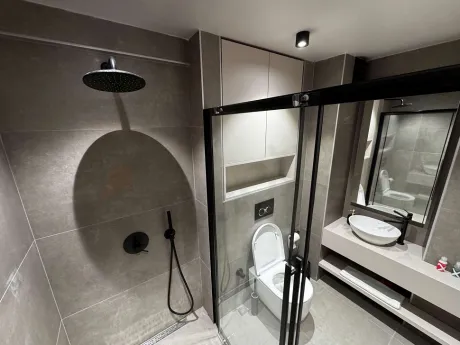 Accessible Urban Core: Furnished 2+1 in Besiktas Center