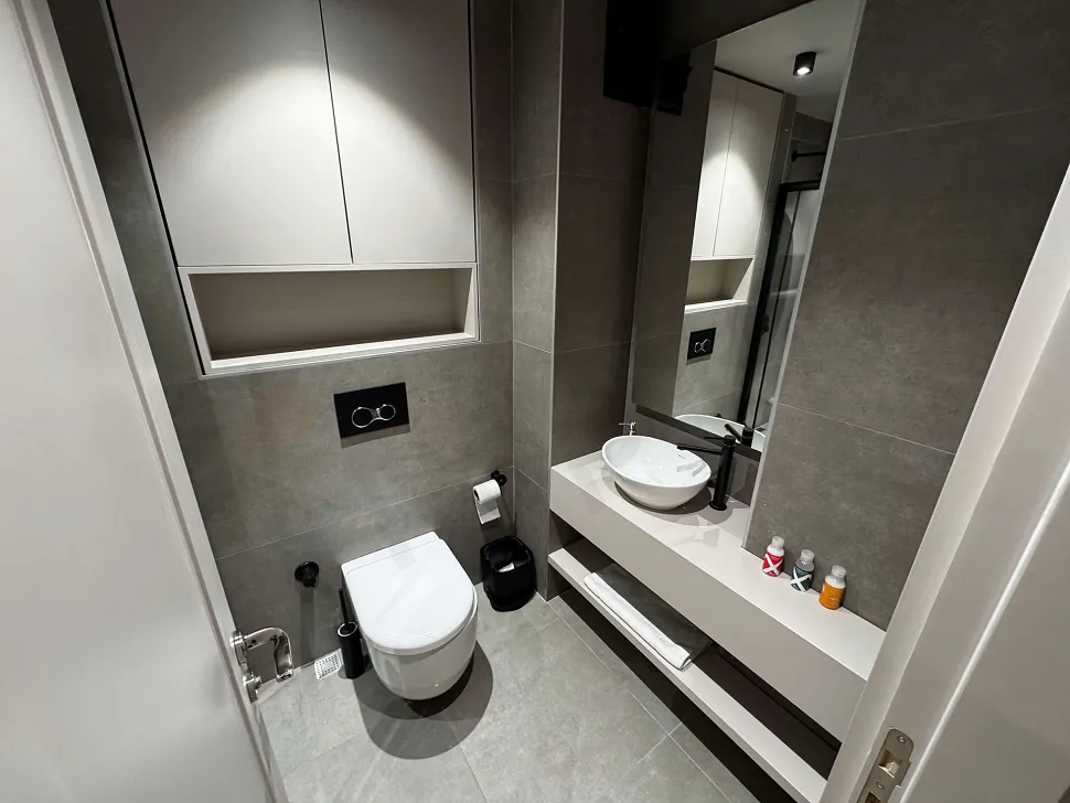 Accessible Urban Core: Furnished 2+1 in Besiktas Center