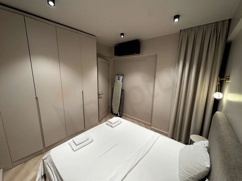 Accessible Urban Core: Furnished 2+1 in Besiktas Center