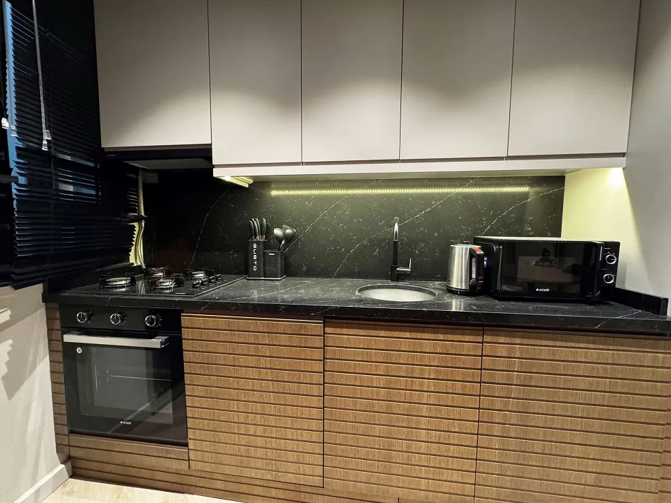 Accessible Urban Core: Furnished 2+1 in Besiktas Center