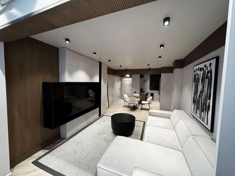 Accessible Urban Core: Furnished 2+1 in Besiktas Center