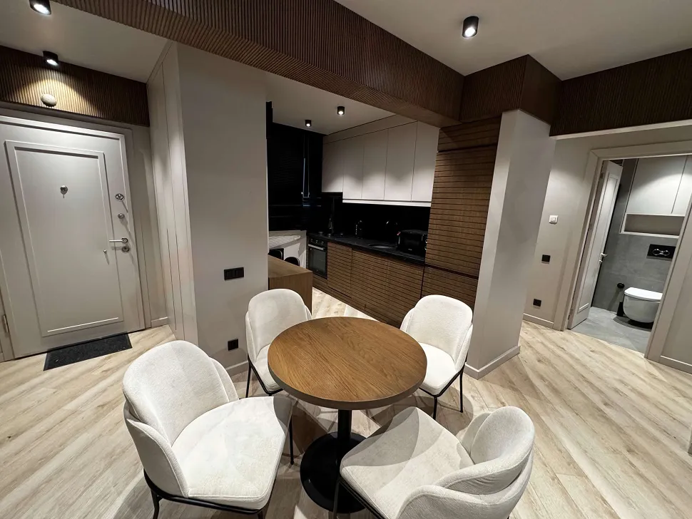 Accessible Urban Core: Furnished 2+1 in Besiktas Center