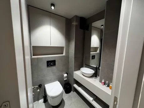 Accessible Urban Core: Furnished 2+1 in Besiktas Center