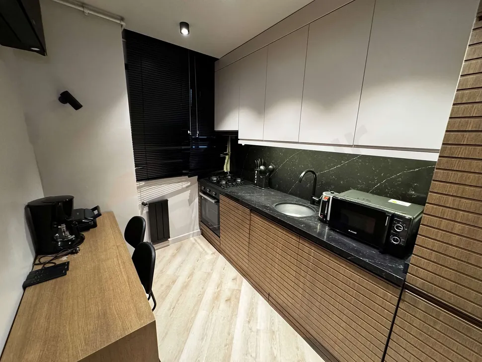 Accessible Urban Core: Furnished 2+1 in Besiktas Center