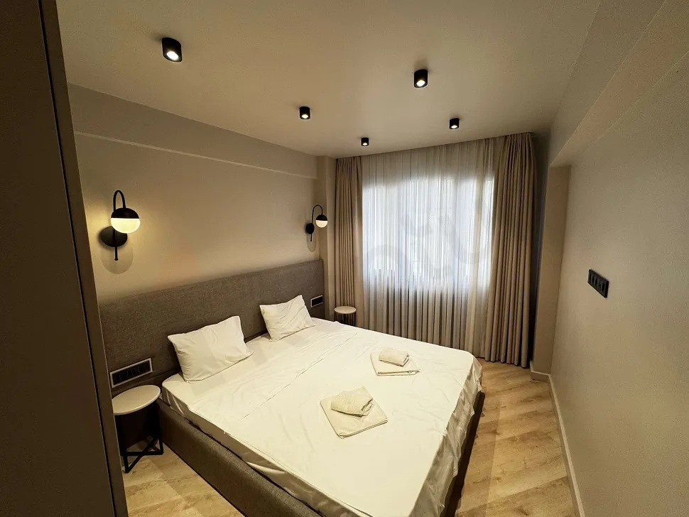 Accessible Urban Core: Furnished 2+1 in Besiktas Center