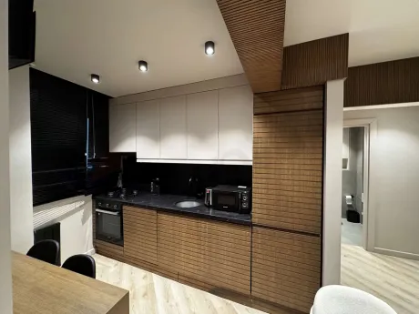 Accessible Urban Core: Furnished 2+1 in Besiktas Center