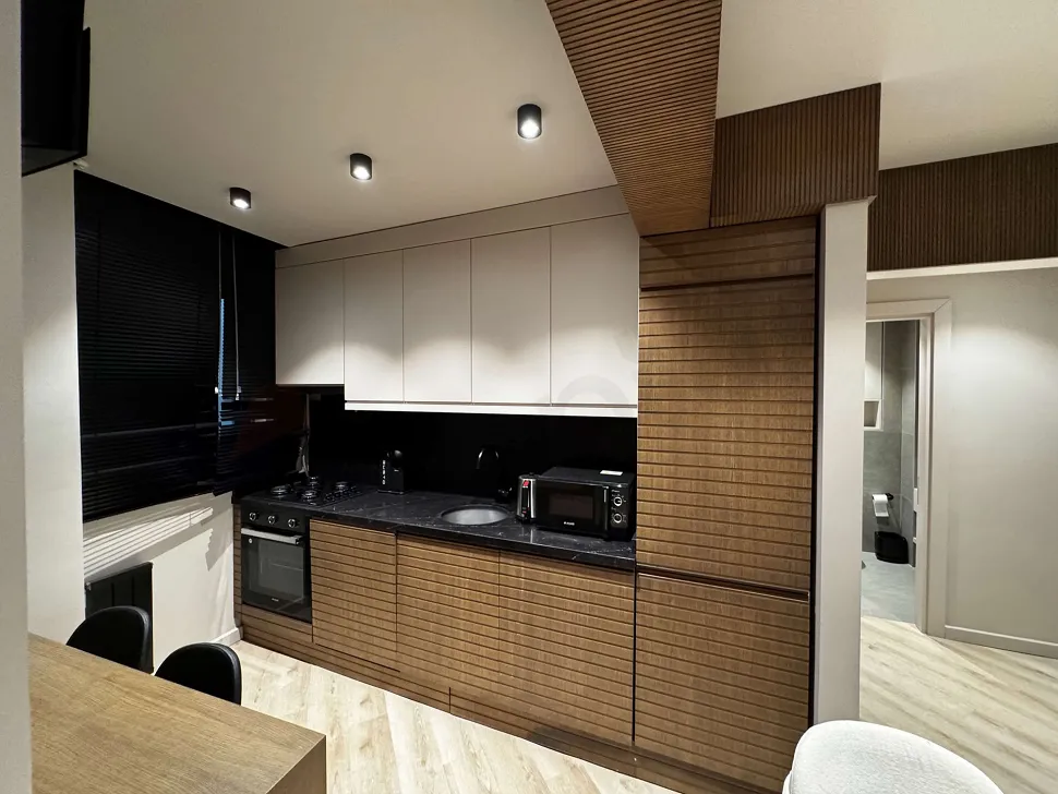 Accessible Urban Core: Furnished 2+1 in Besiktas Center