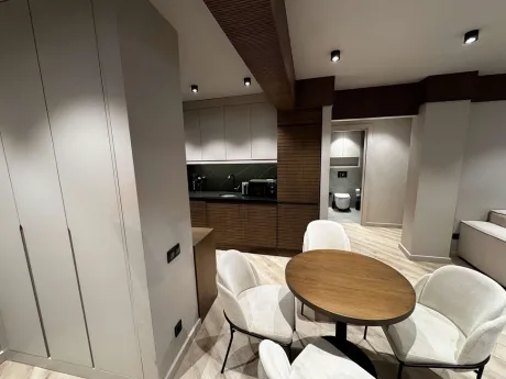 Accessible Urban Core: Furnished 2+1 in Besiktas Center