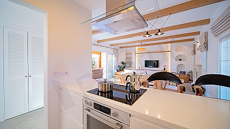 Image of a modern kitchen.