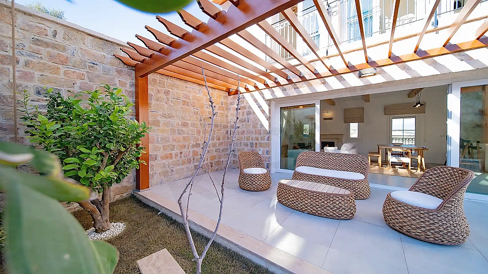 Photo of a spacious terrace area.