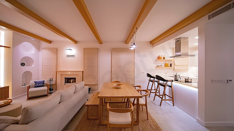 Image of a stylish dining room.