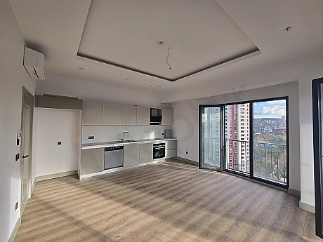 Best Priced 2+1 Apartment in West Atasehir: 13th Floor City View & Metro