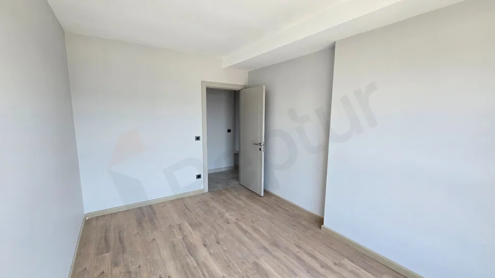 Spacious, modern and bright bedroom area of a 3+1 apartment for sale in Beylikdüzü, Istanbul.