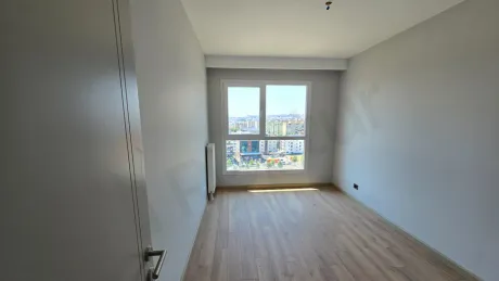 Image of a spacious, bright, and modernly designed bedroom of a new apartment in Beylikdüzü.