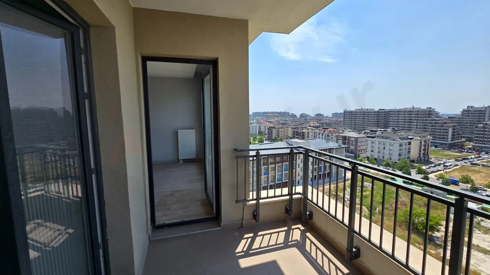 Spacious and modern balcony area of a contemporary apartment in Beylikdüzü, Istanbul.