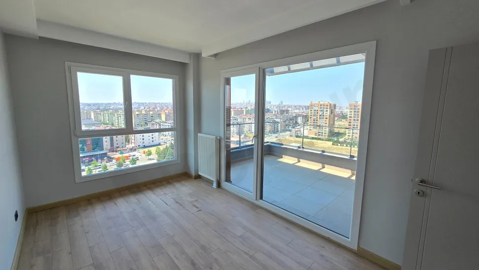 A modern and spacious bedroom interior located in Istanbul Beylikduzu.