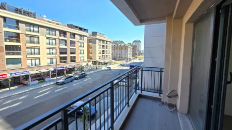 Beylikdüzü: 2+1 Apartment for Sale on 1st Floor in Yaşam Marina!