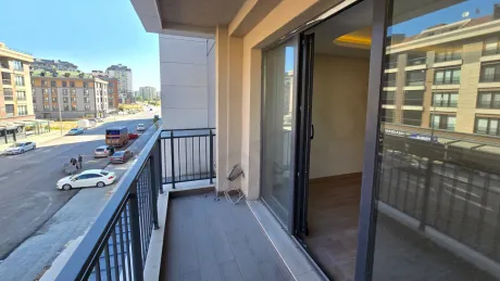 Beylikdüzü: 2+1 Apartment for Sale on 1st Floor in Yaşam Marina!