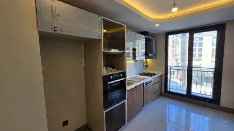 Beylikdüzü: 2+1 Apartment for Sale on 1st Floor in Yaşam Marina!