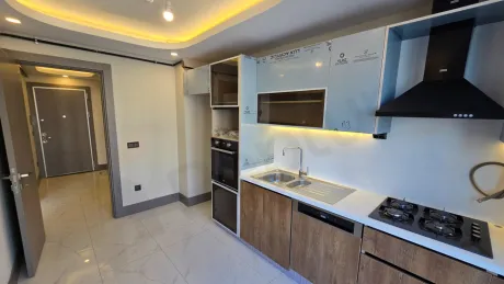 Beylikdüzü: 2+1 Apartment for Sale on 1st Floor in Yaşam Marina!