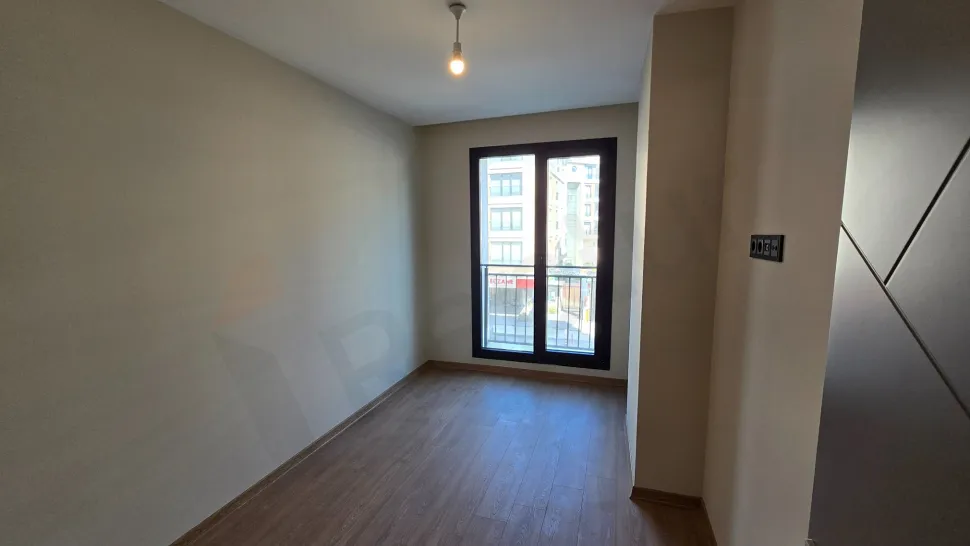 Beylikdüzü: 2+1 Apartment for Sale on 1st Floor in Yaşam Marina!