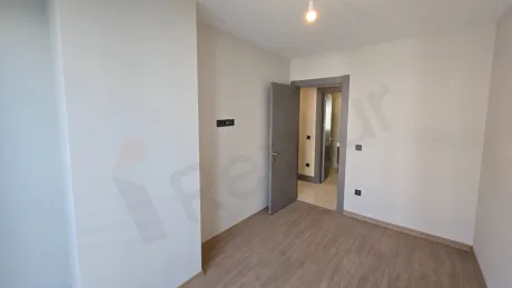 Beylikdüzü: 2+1 Apartment for Sale on 1st Floor in Yaşam Marina!