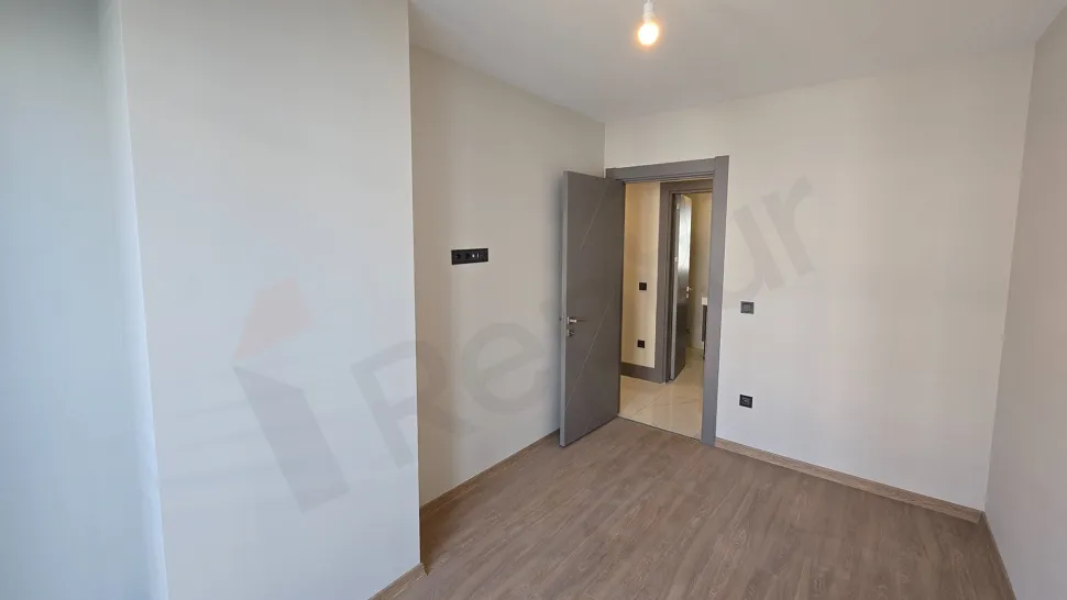 Beylikdüzü: 2+1 Apartment for Sale on 1st Floor in Yaşam Marina!